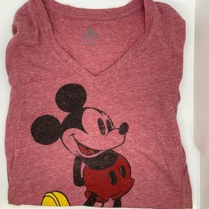 ❗️2/$10 bundle item - Disney World v-neck